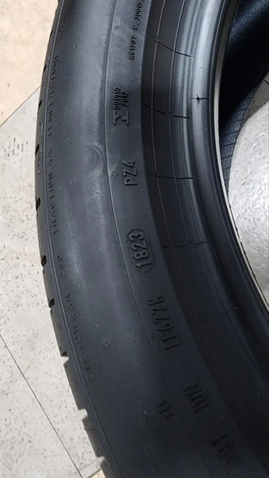 피렐리 pz4 mo 235/50R19 중고(사용감 적음) 1본 팝니다